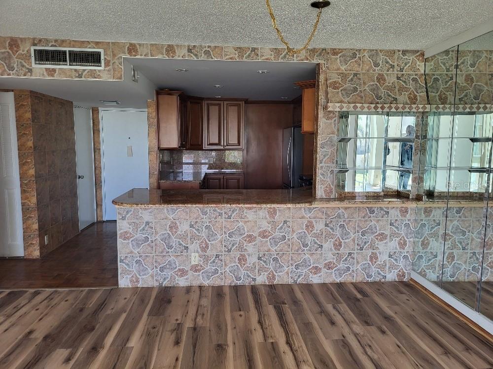 Image 6 of 15 For 7400 Sun Island Drive S 205