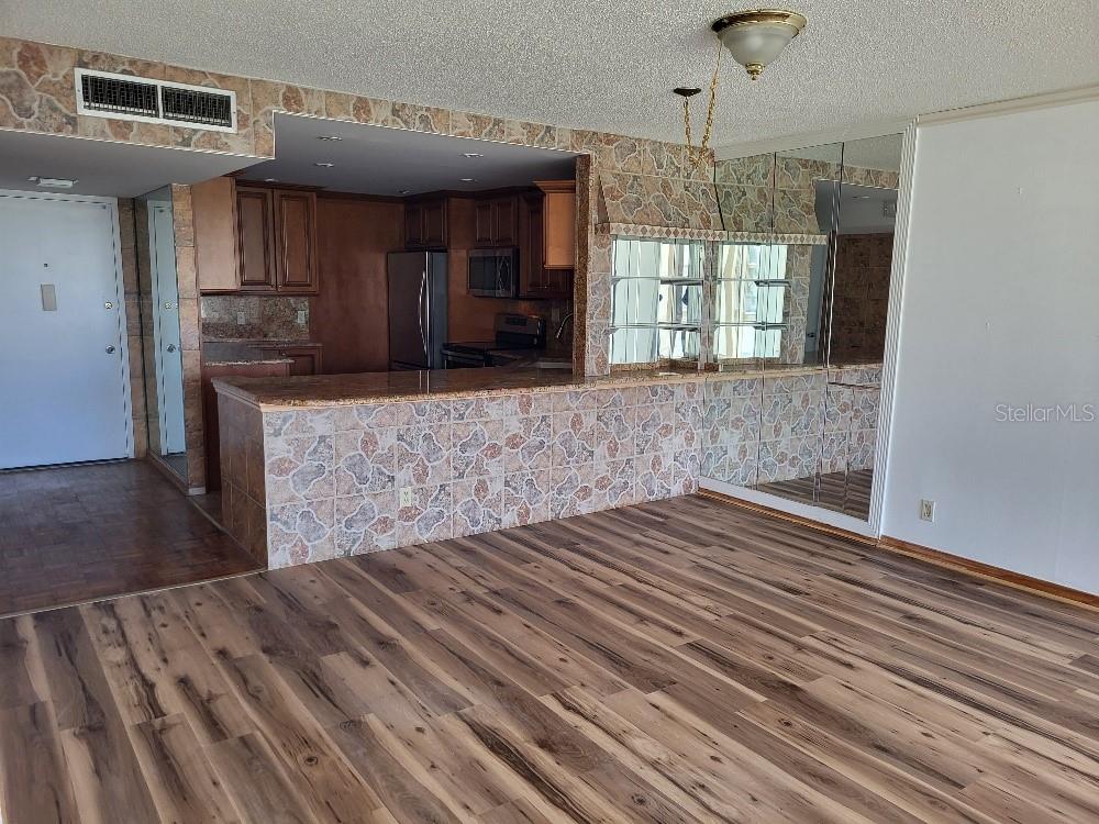 Image 7 of 15 For 7400 Sun Island Drive S 205