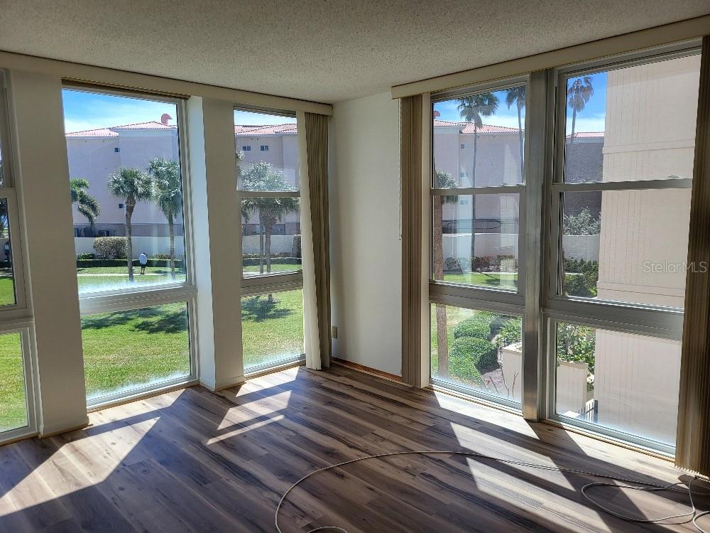 Image 8 of 15 For 7400 Sun Island Drive S 205