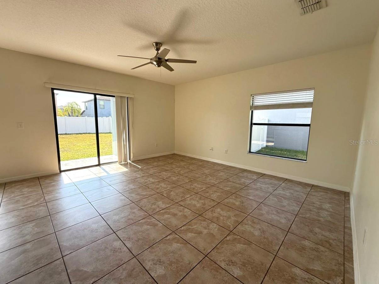 Image 7 of 27 For 20023 Date Palm Way