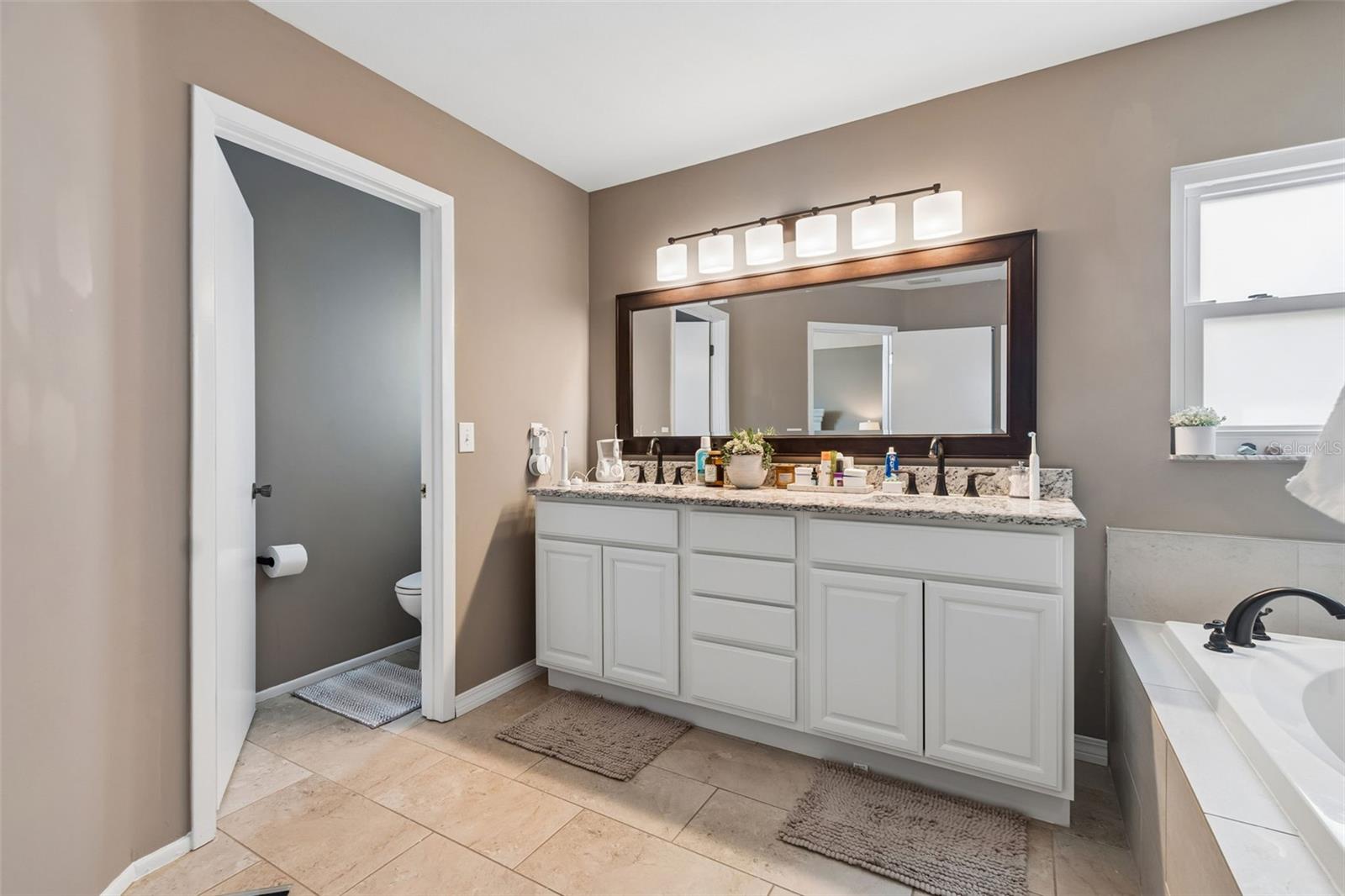 Image 33 of 54 For 11415 Whispering Hollow