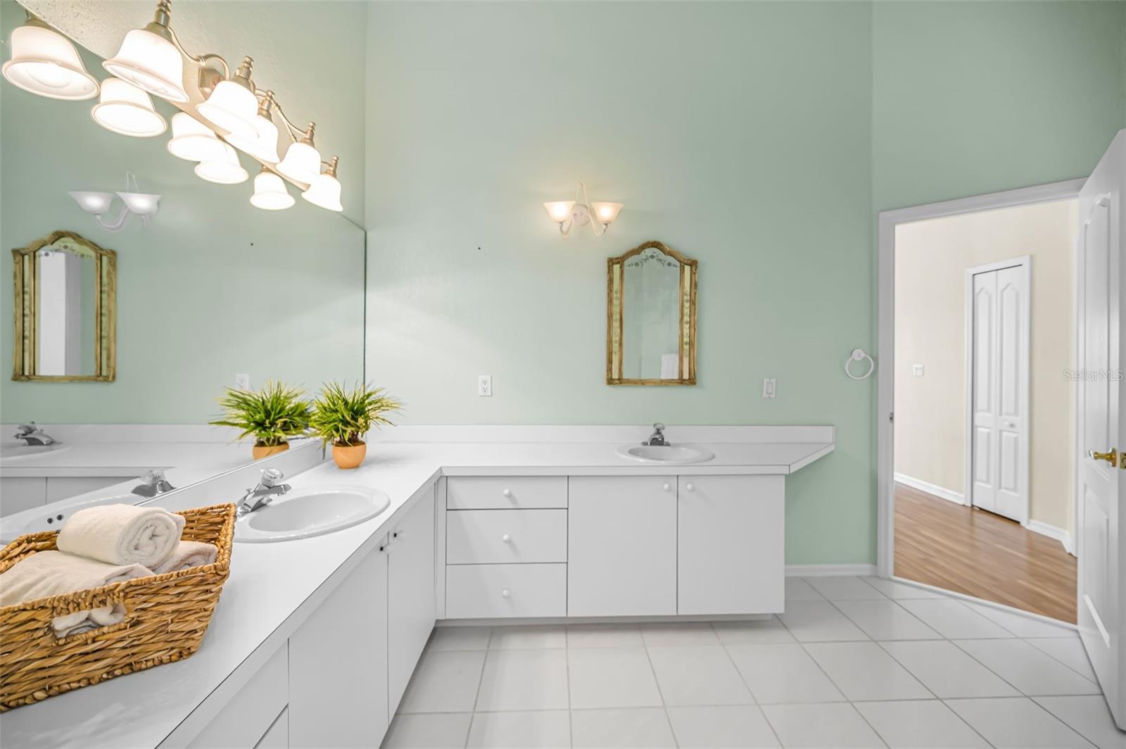 Image 39 of 86 For 2175 Oak Forest Lane