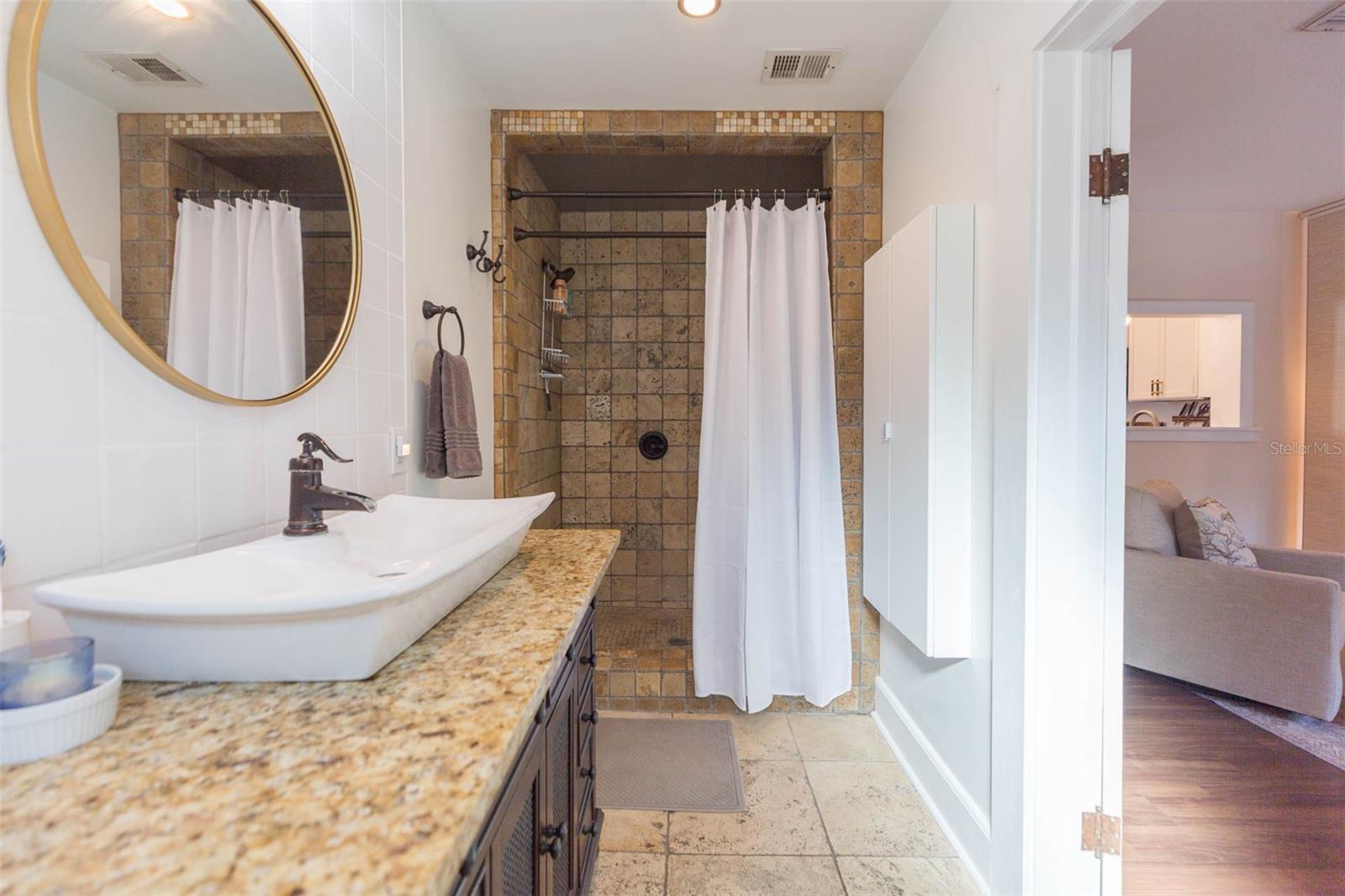 Image 27 of 33 For 917 Broad Street