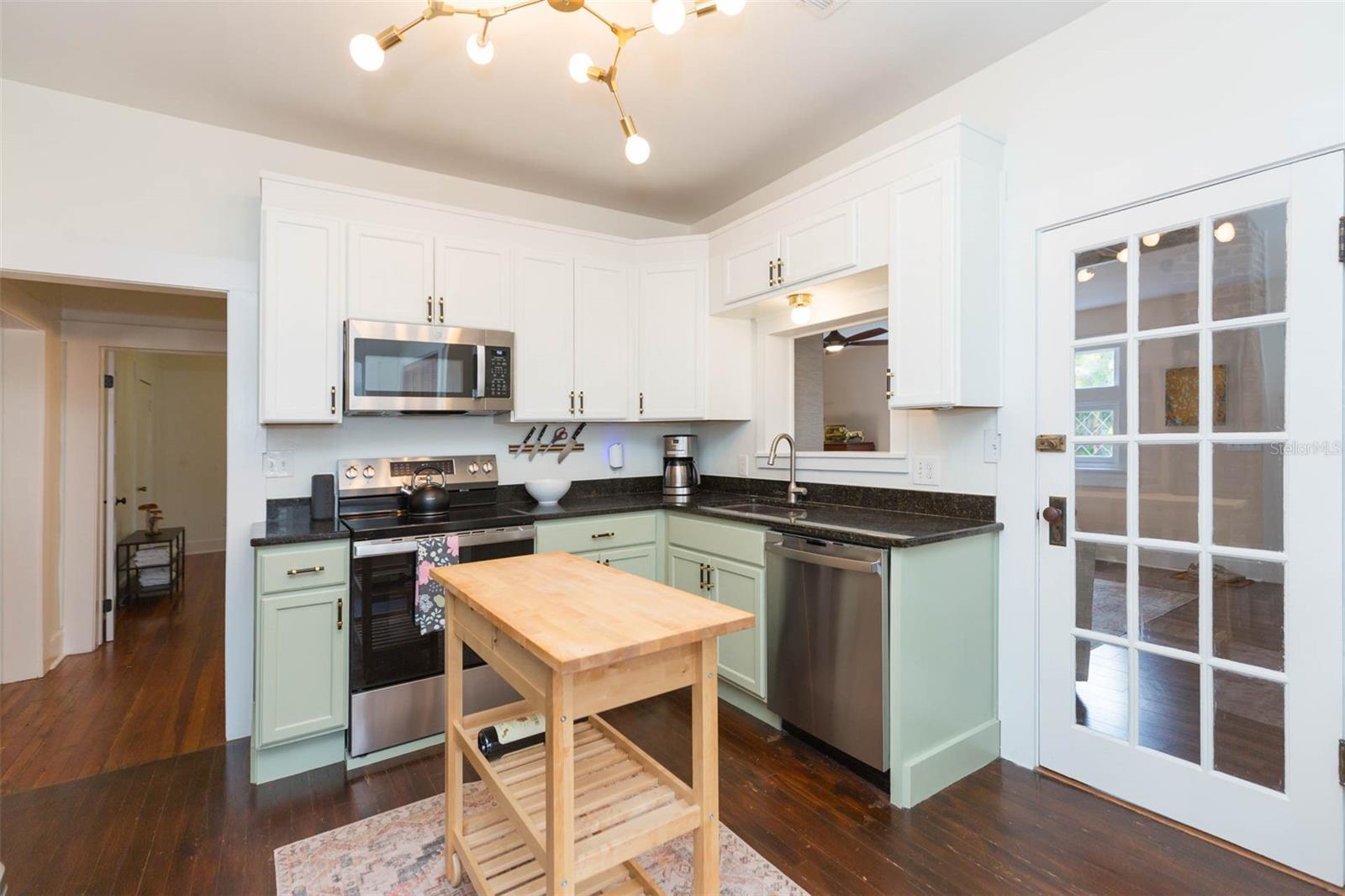 Image 9 of 33 For 917 Broad Street