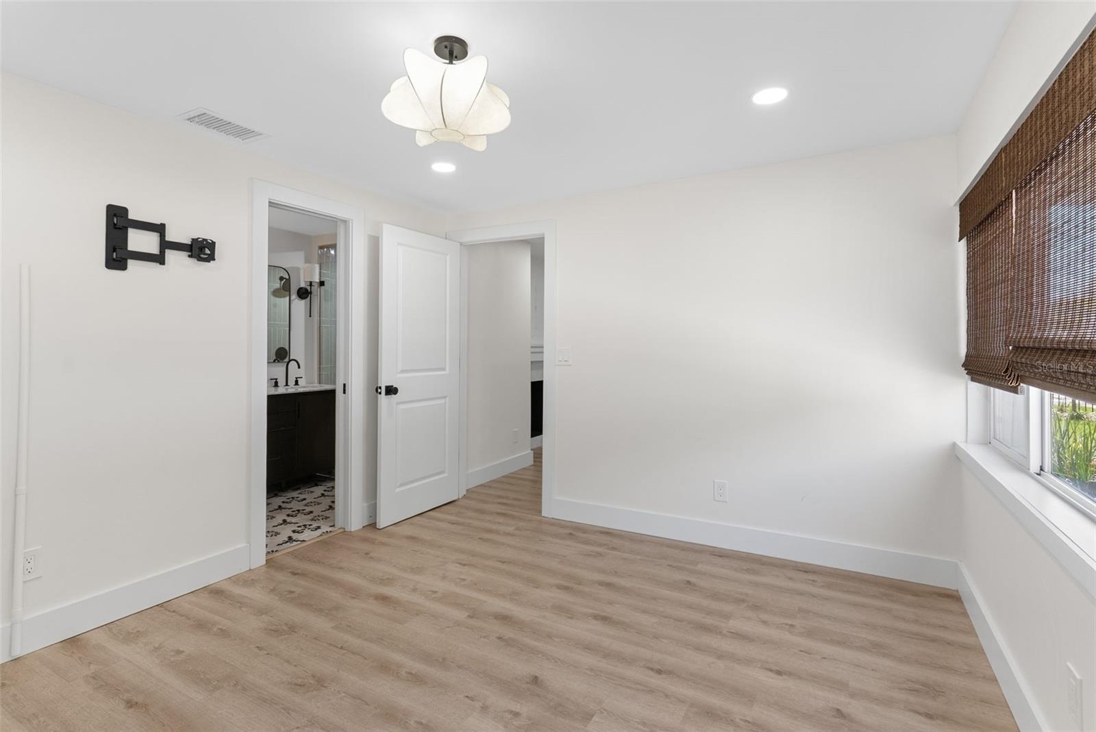 Image 14 of 37 For 4501 Highland Avenue