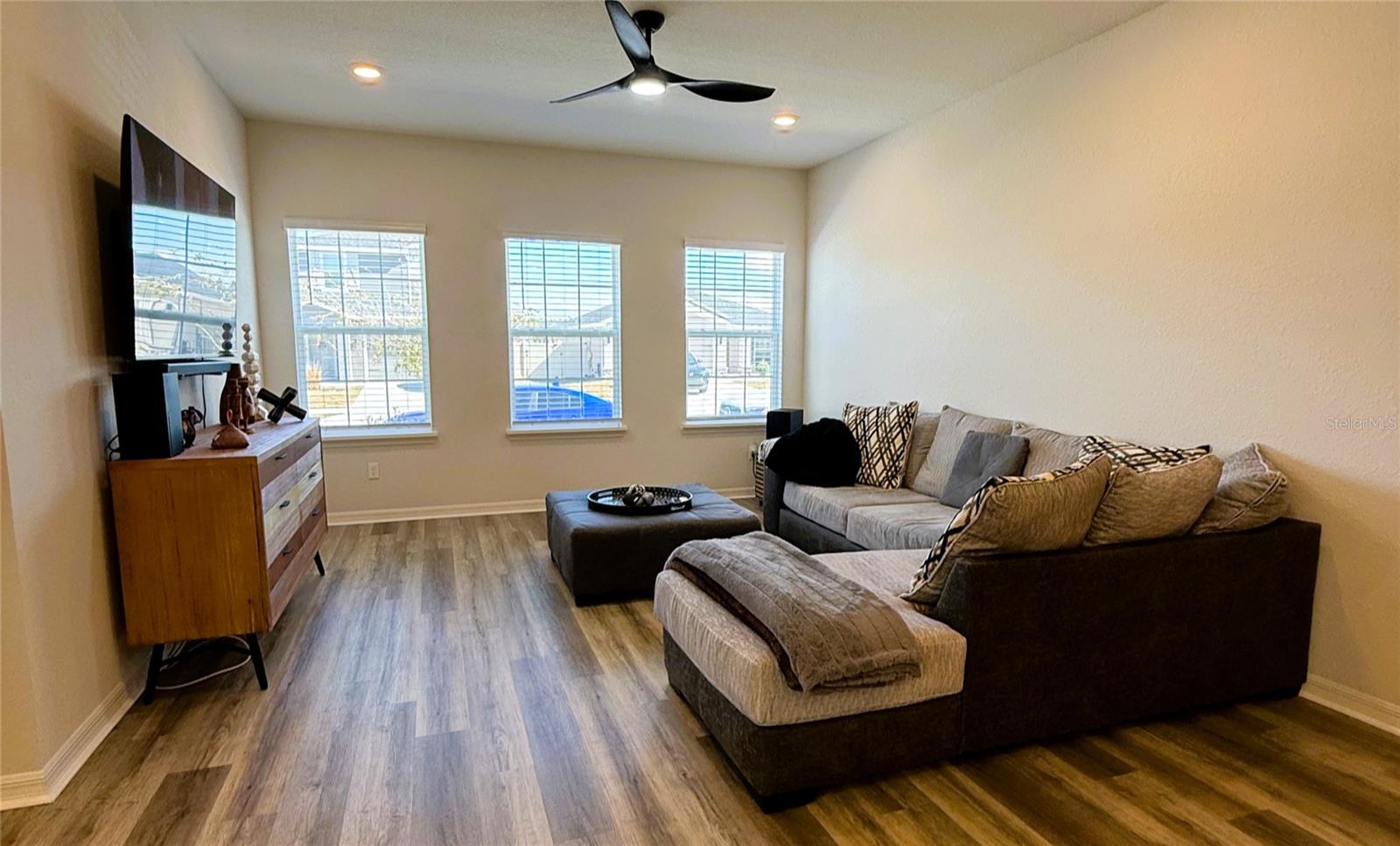 Image 4 of 44 For 390 Windy Willow Way