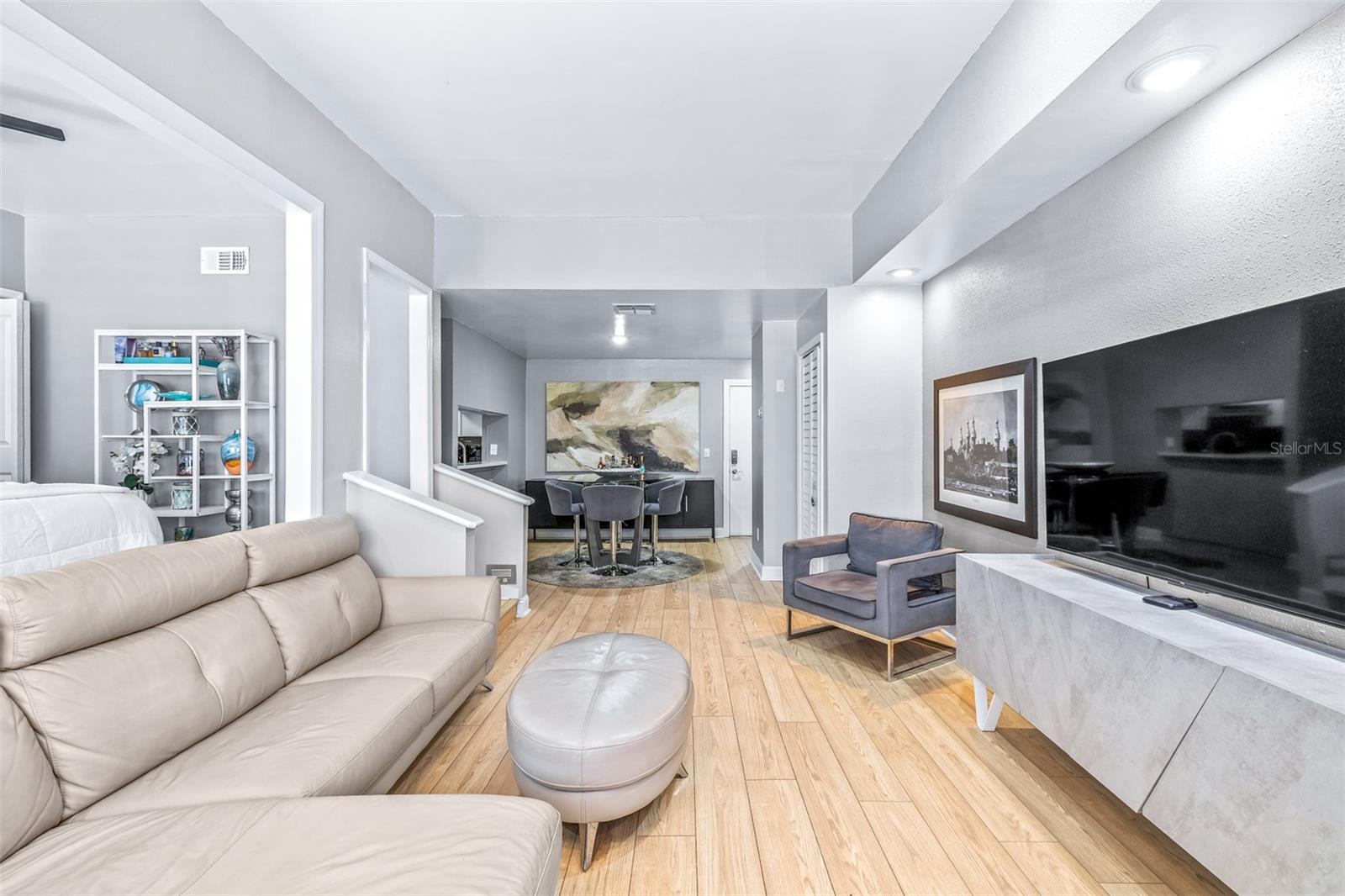 Image 10 of 29 For 4405 Fair Oaks Avenue 11