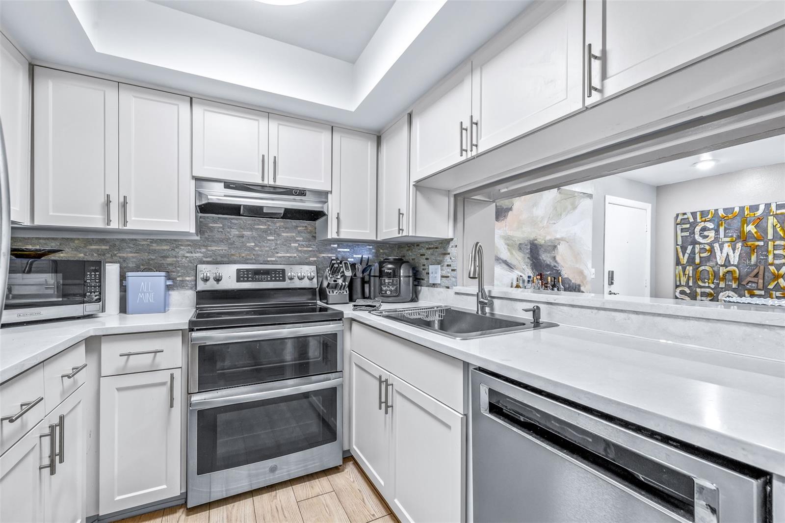 Image 13 of 29 For 4405 Fair Oaks Avenue 11