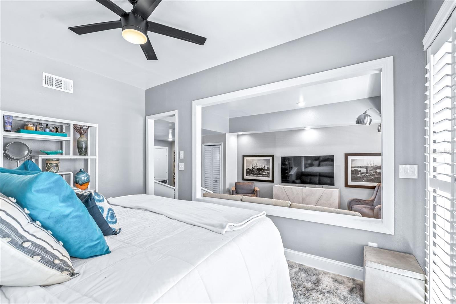 Image 18 of 29 For 4405 Fair Oaks Avenue 11