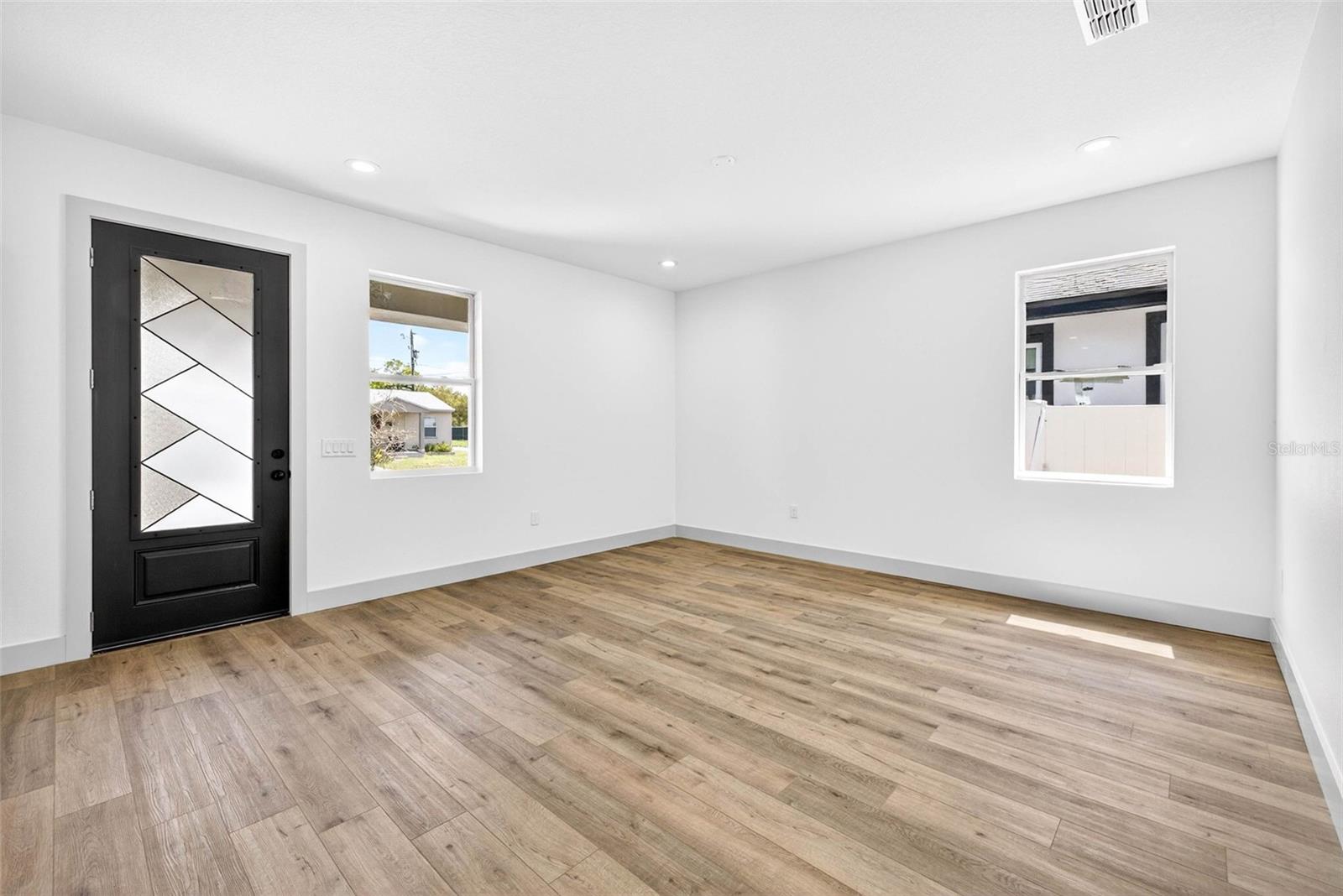 Image 7 of 36 For 1145 29th Street S