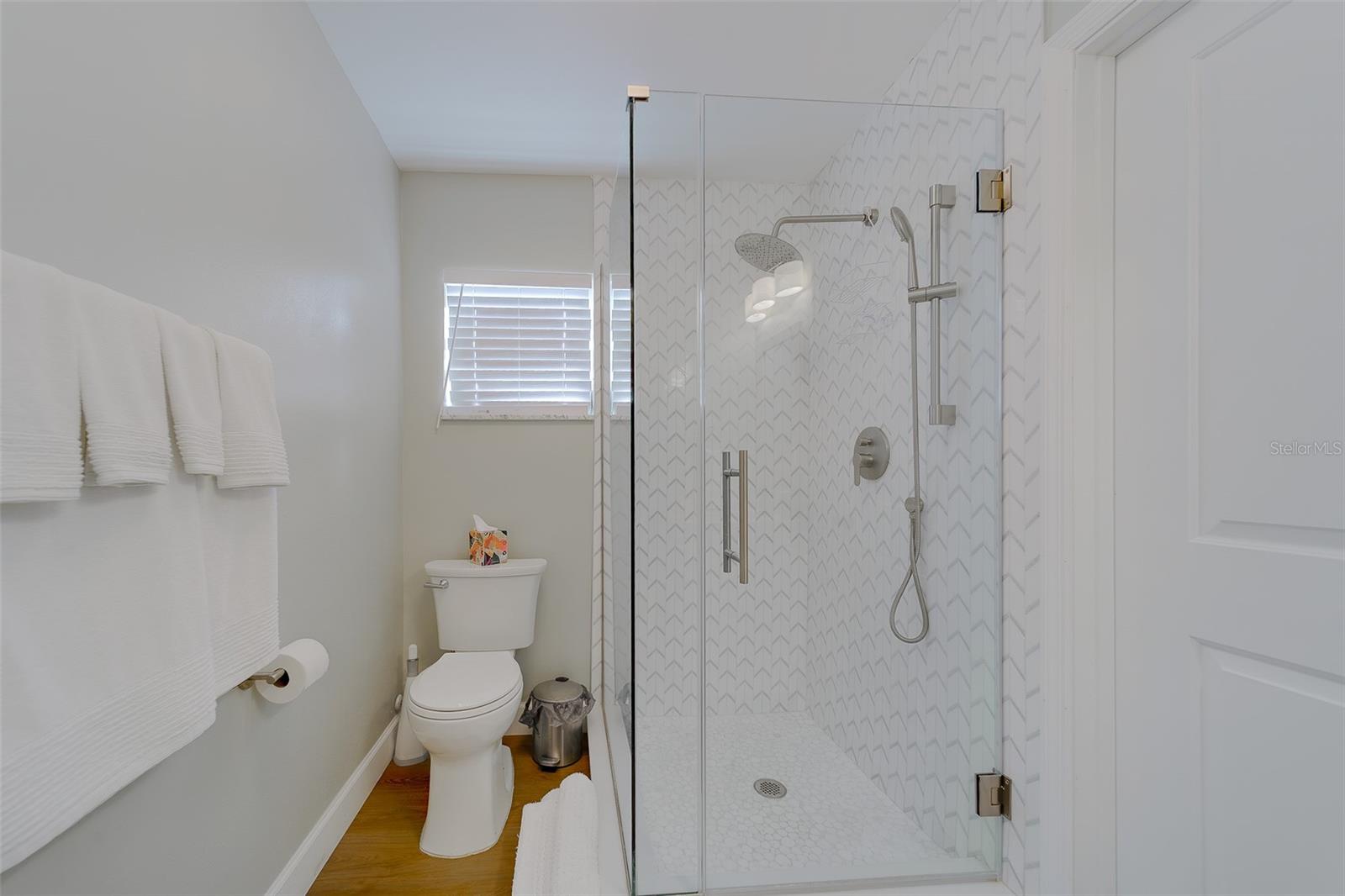 Image 33 of 77 For 6403 Lonnie Lee Lane