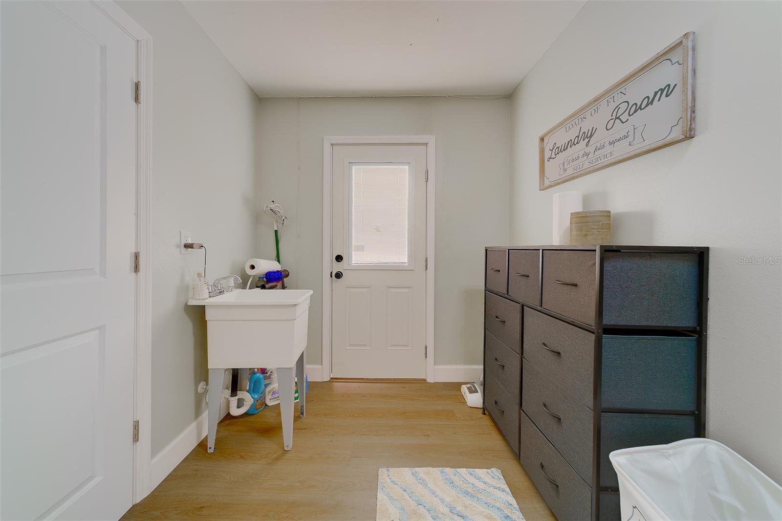 Image 35 of 77 For 6403 Lonnie Lee Lane