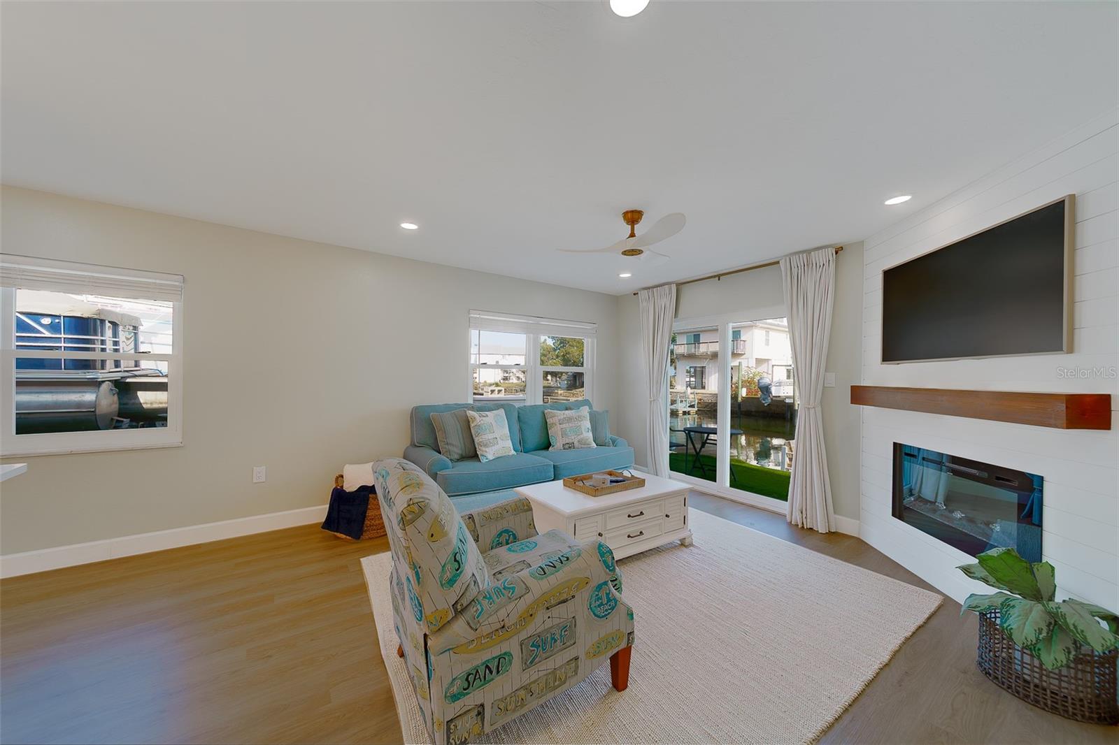 Image 7 of 77 For 6403 Lonnie Lee Lane