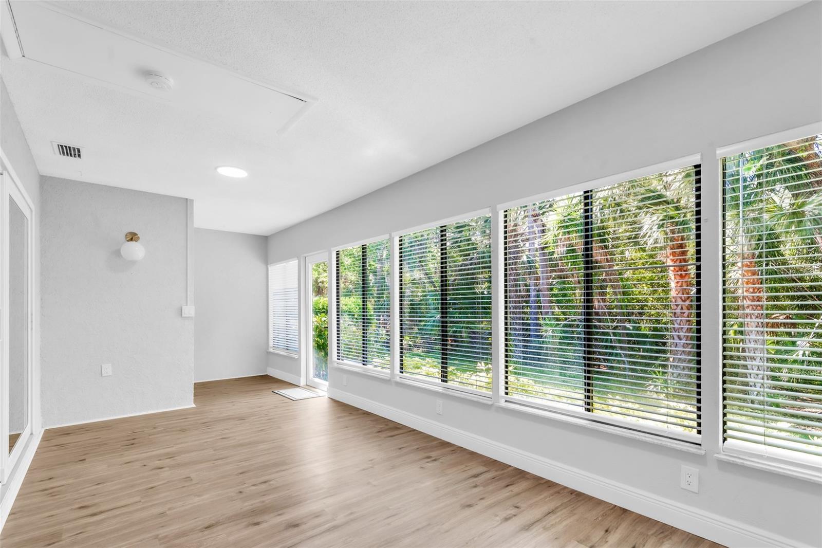 Image 27 of 48 For 600 Woodlands Drive