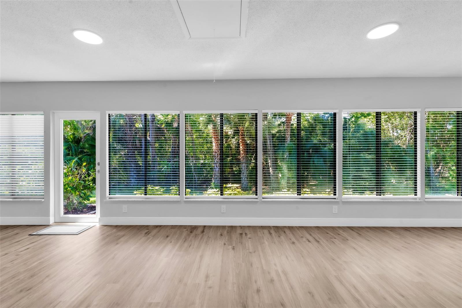 Image 29 of 48 For 600 Woodlands Drive