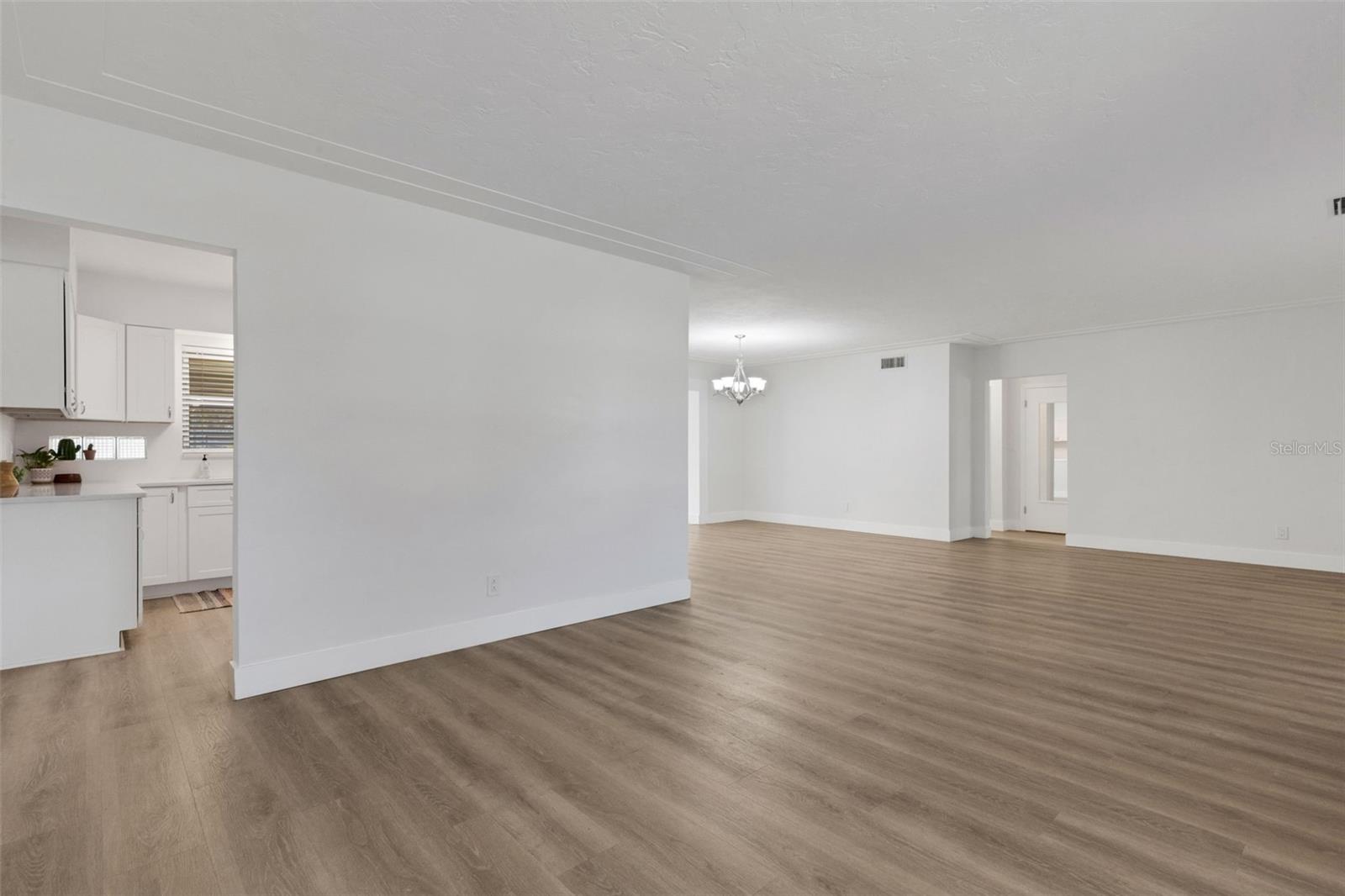 Image 10 of 62 For 7912 Garden Drive N