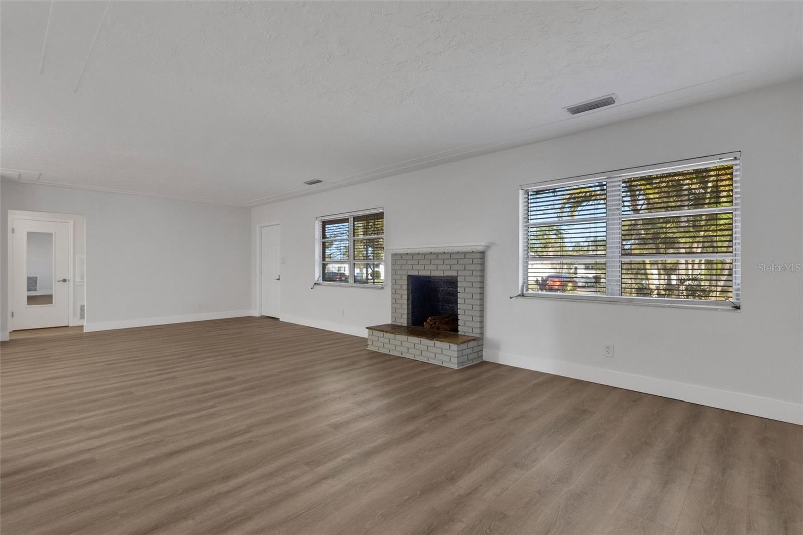 Image 11 of 62 For 7912 Garden Drive N