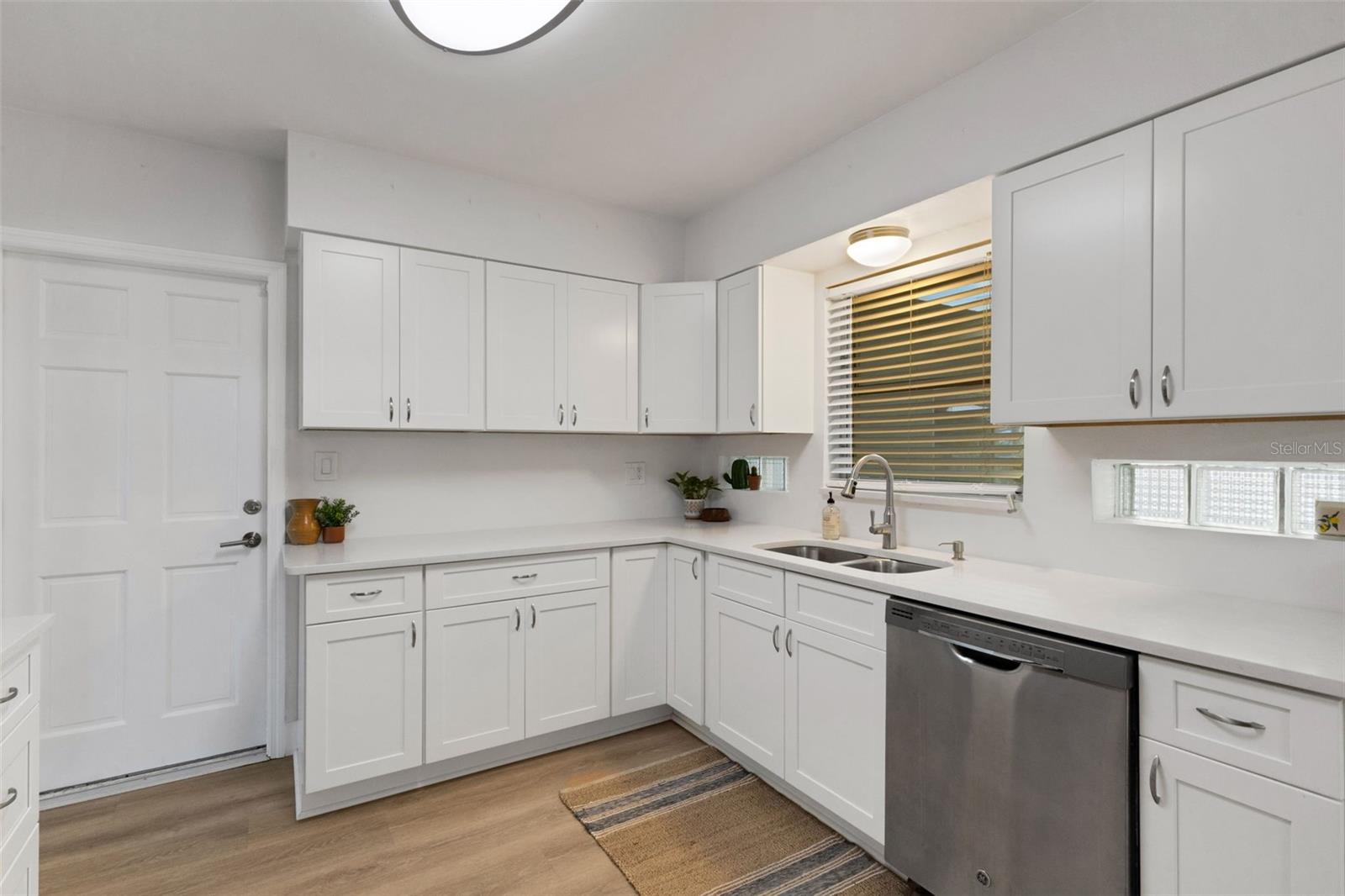 Image 16 of 62 For 7912 Garden Drive N