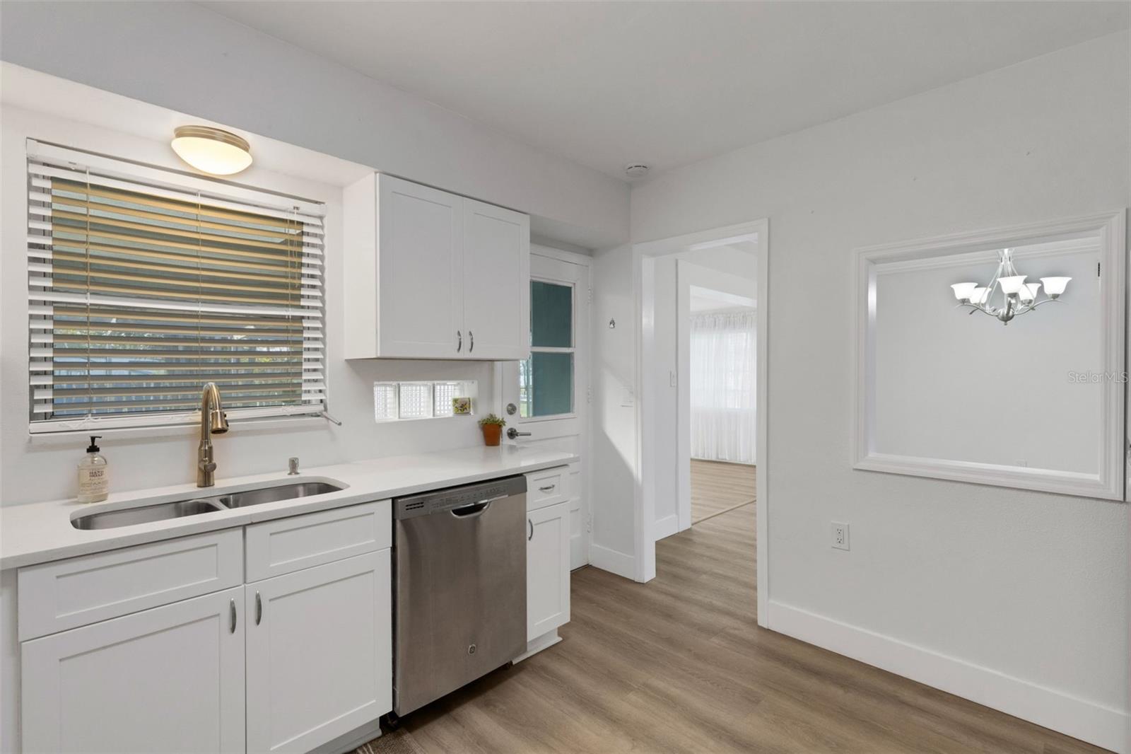 Image 18 of 62 For 7912 Garden Drive N