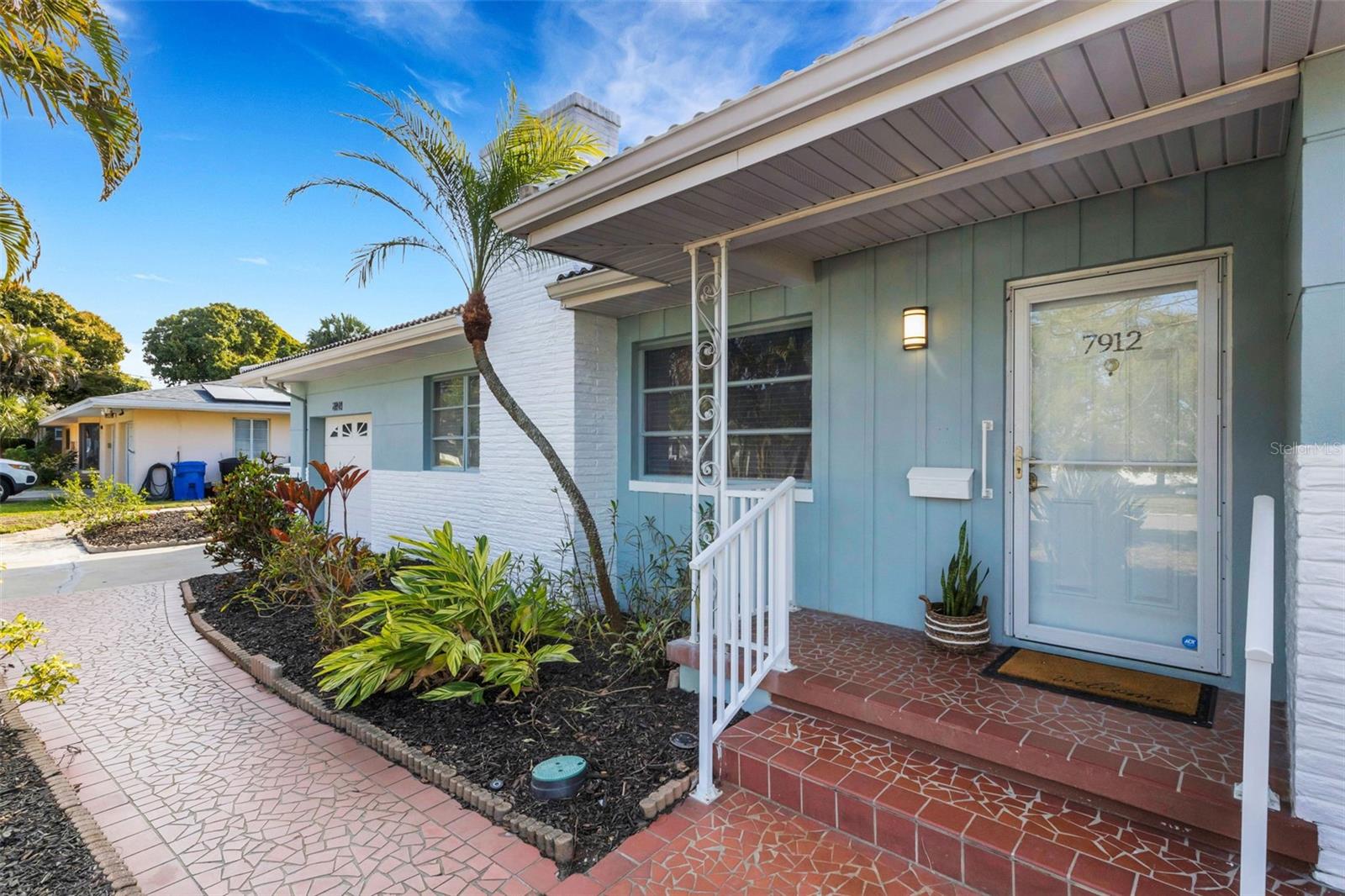 Image 3 of 62 For 7912 Garden Drive N