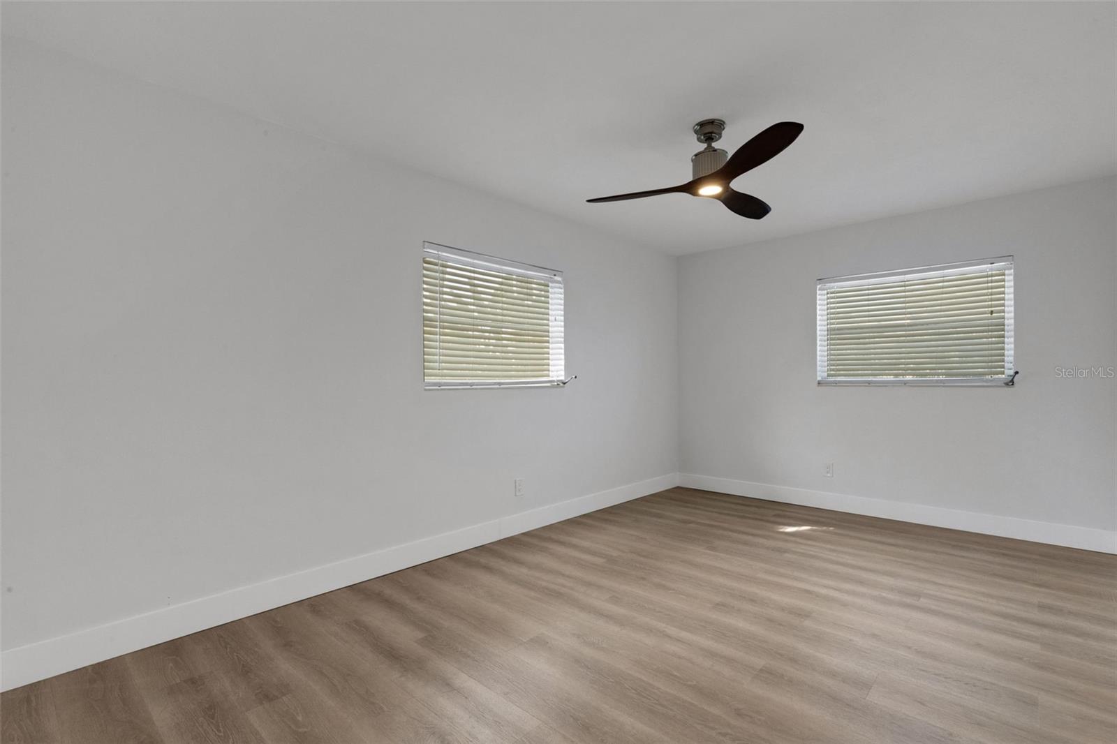 Image 32 of 62 For 7912 Garden Drive N