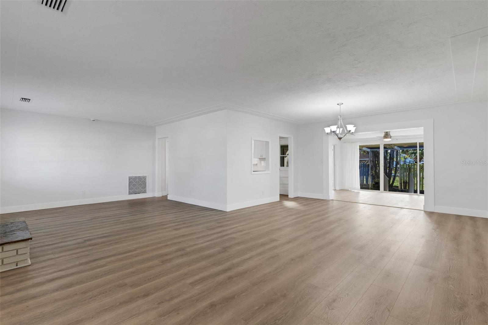 Image 5 of 62 For 7912 Garden Drive N