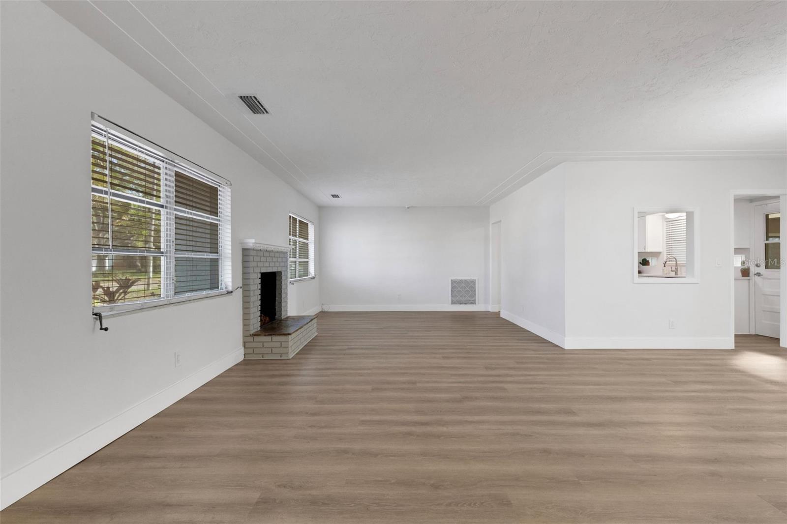 Image 6 of 62 For 7912 Garden Drive N