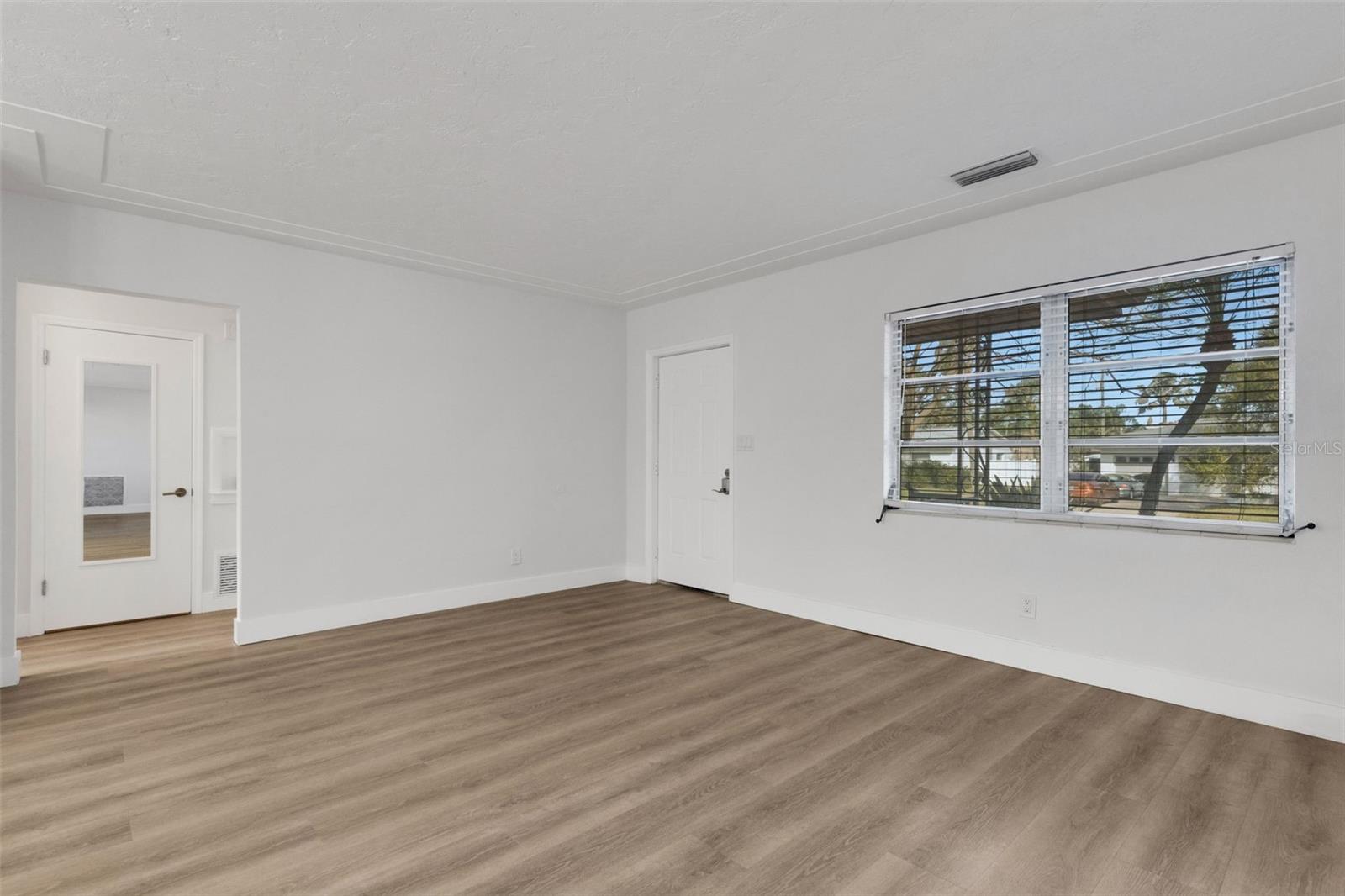 Image 8 of 62 For 7912 Garden Drive N