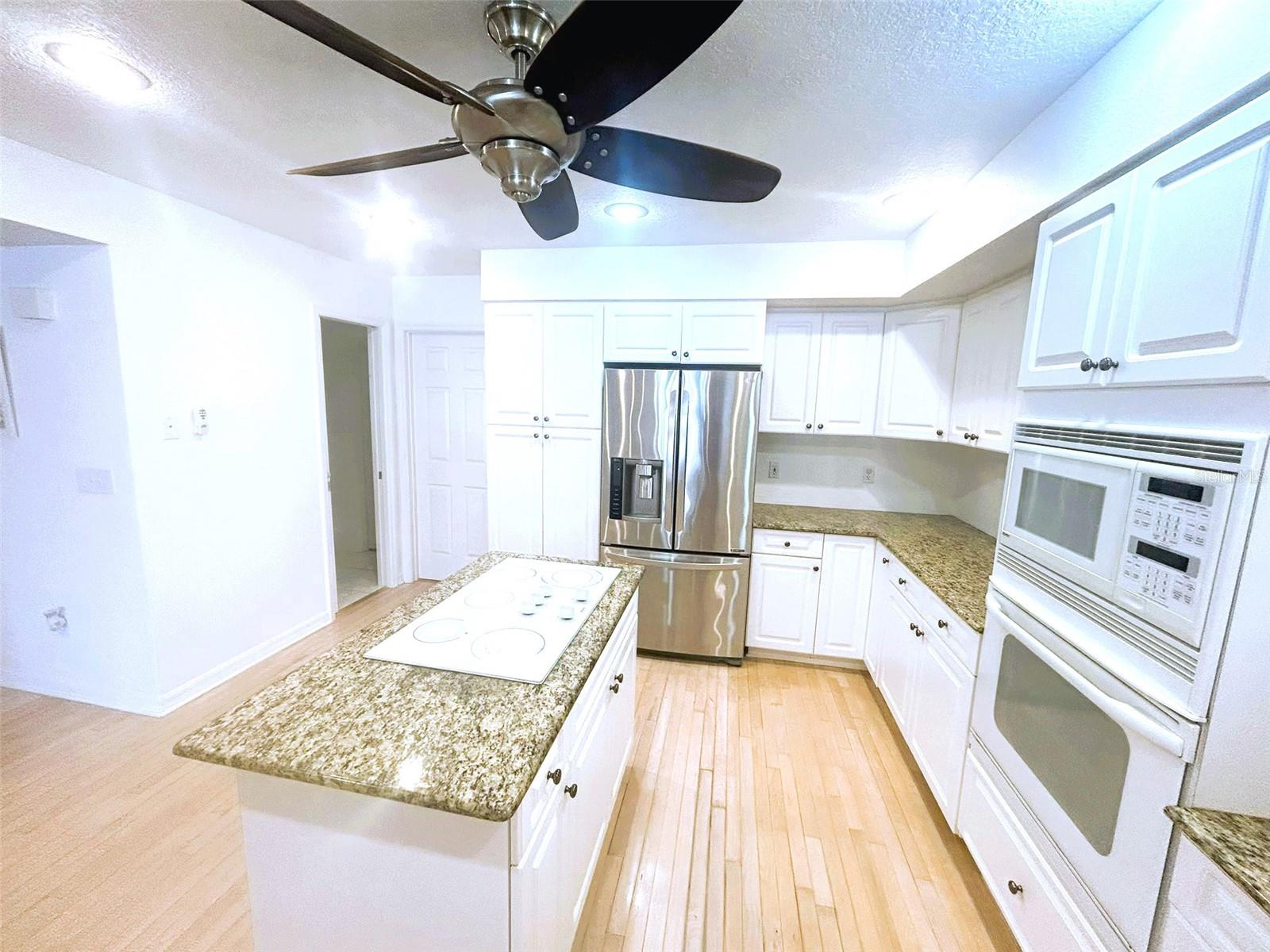 Image 11 of 35 For 521 Pinellas Bayway S 202