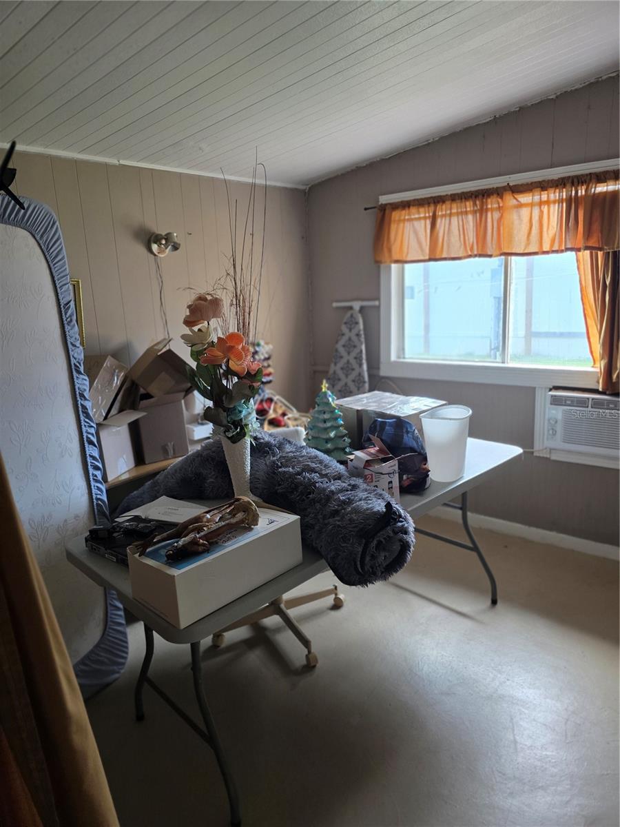 Image 12 of 21 For 1106 51st Avenue W