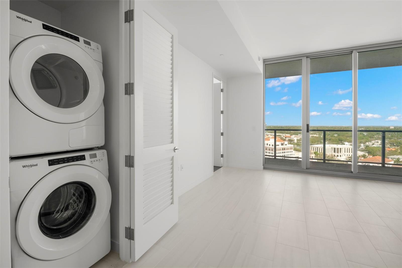 Image 21 of 63 For 400 Central Avenue 1709