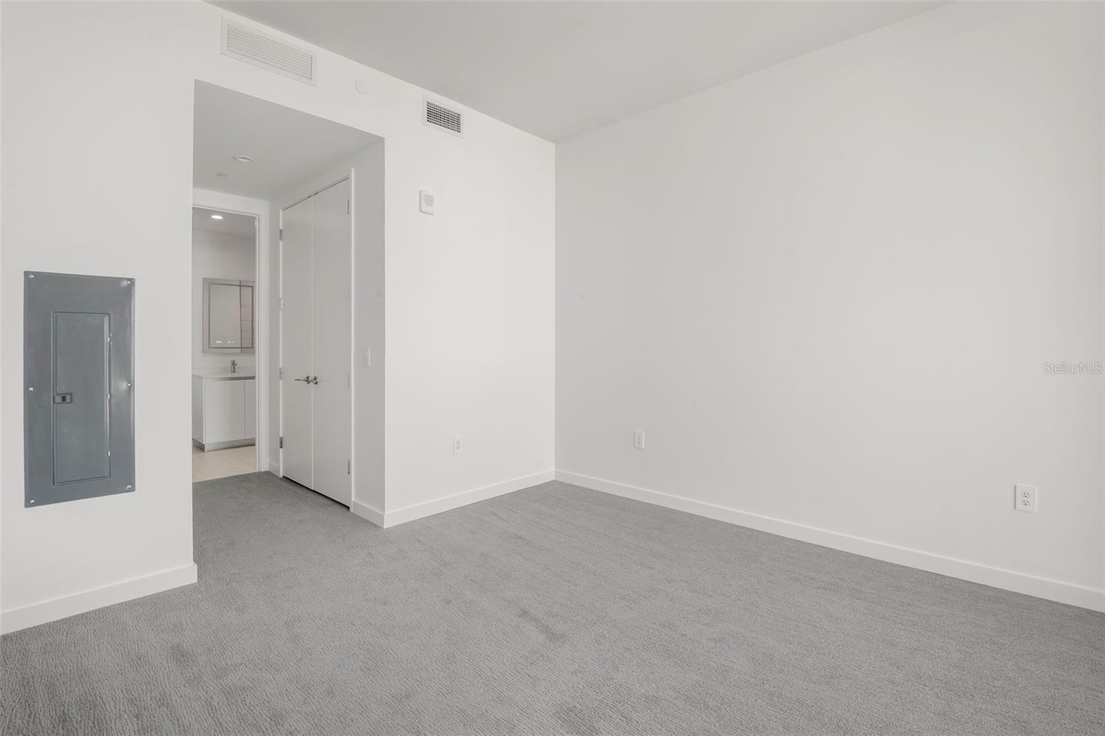 Image 33 of 63 For 400 Central Avenue 1709