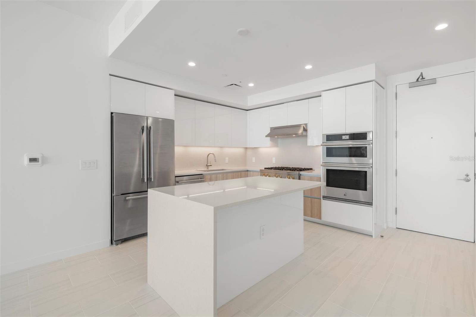 Image 4 of 63 For 400 Central Avenue 1709