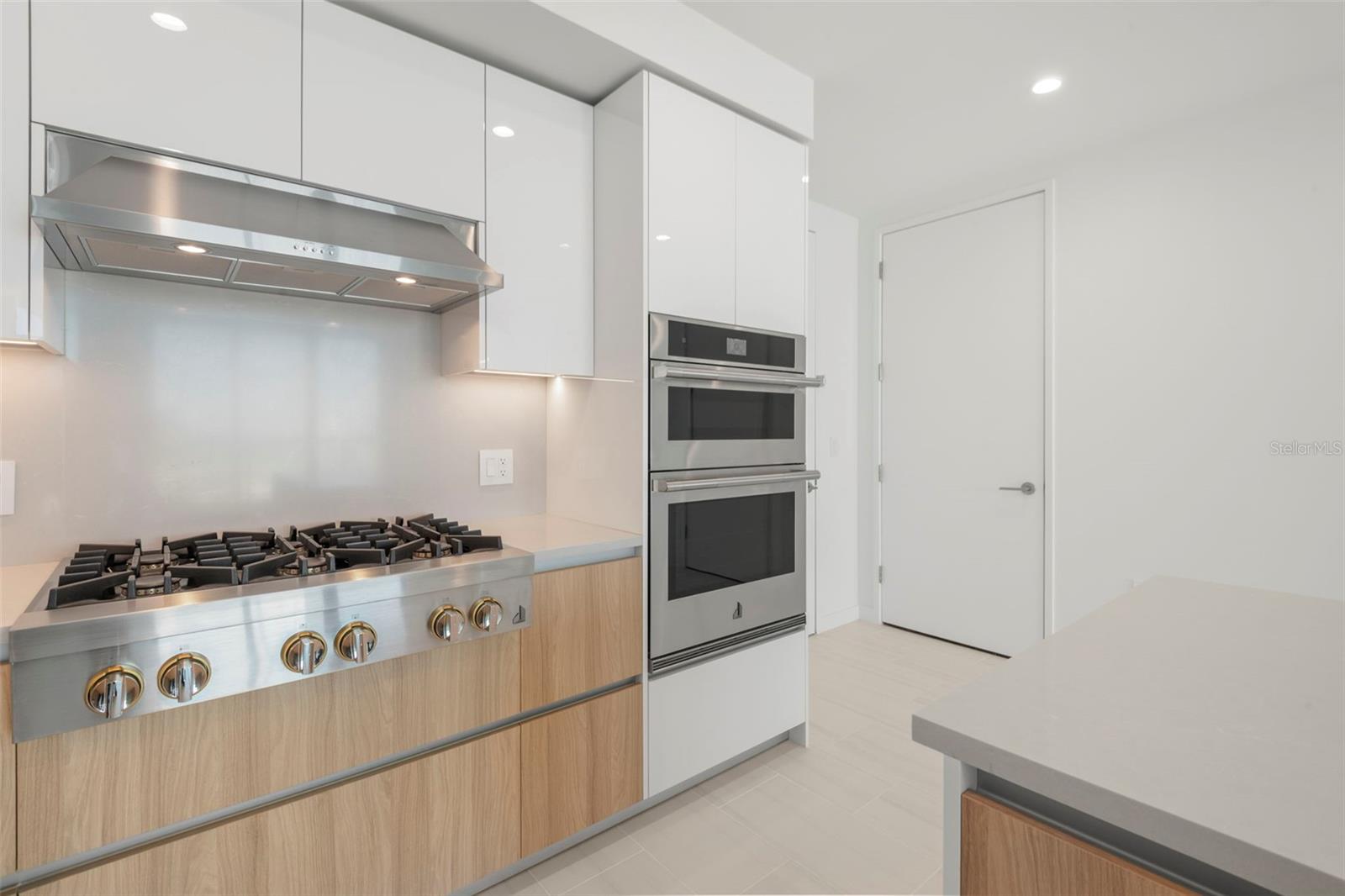 Image 8 of 63 For 400 Central Avenue 1709