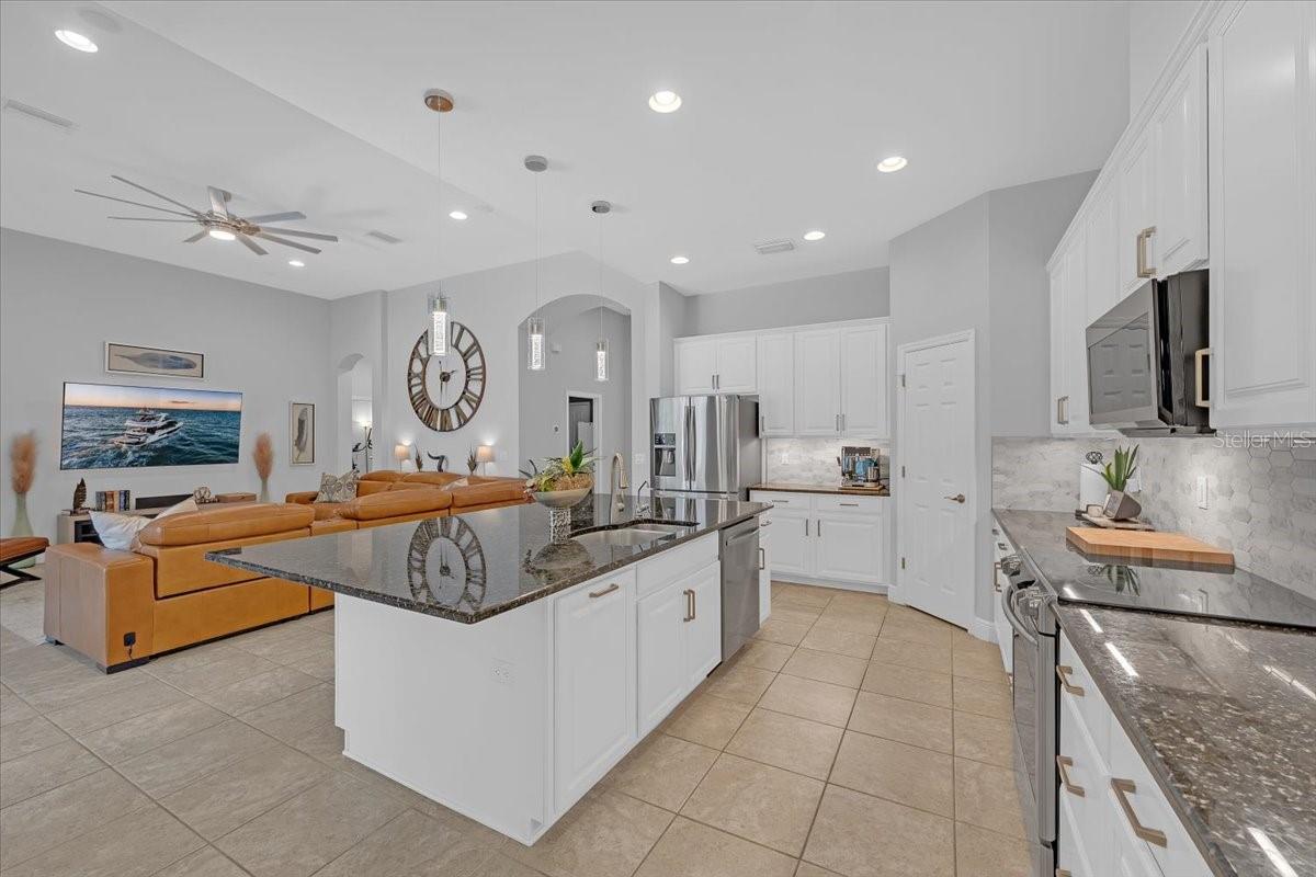 Image 13 of 38 For 13818 Moonstone Canyon Drive