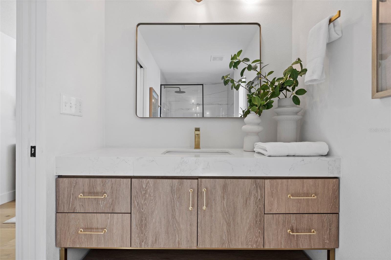 Image 25 of 42 For 475 Island Way