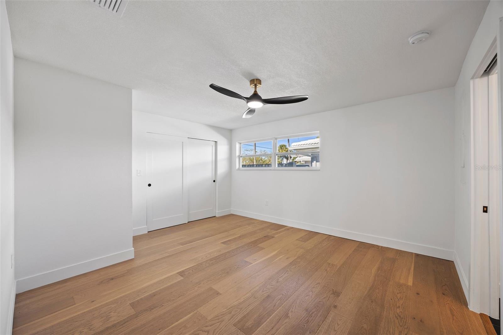 Image 26 of 42 For 475 Island Way