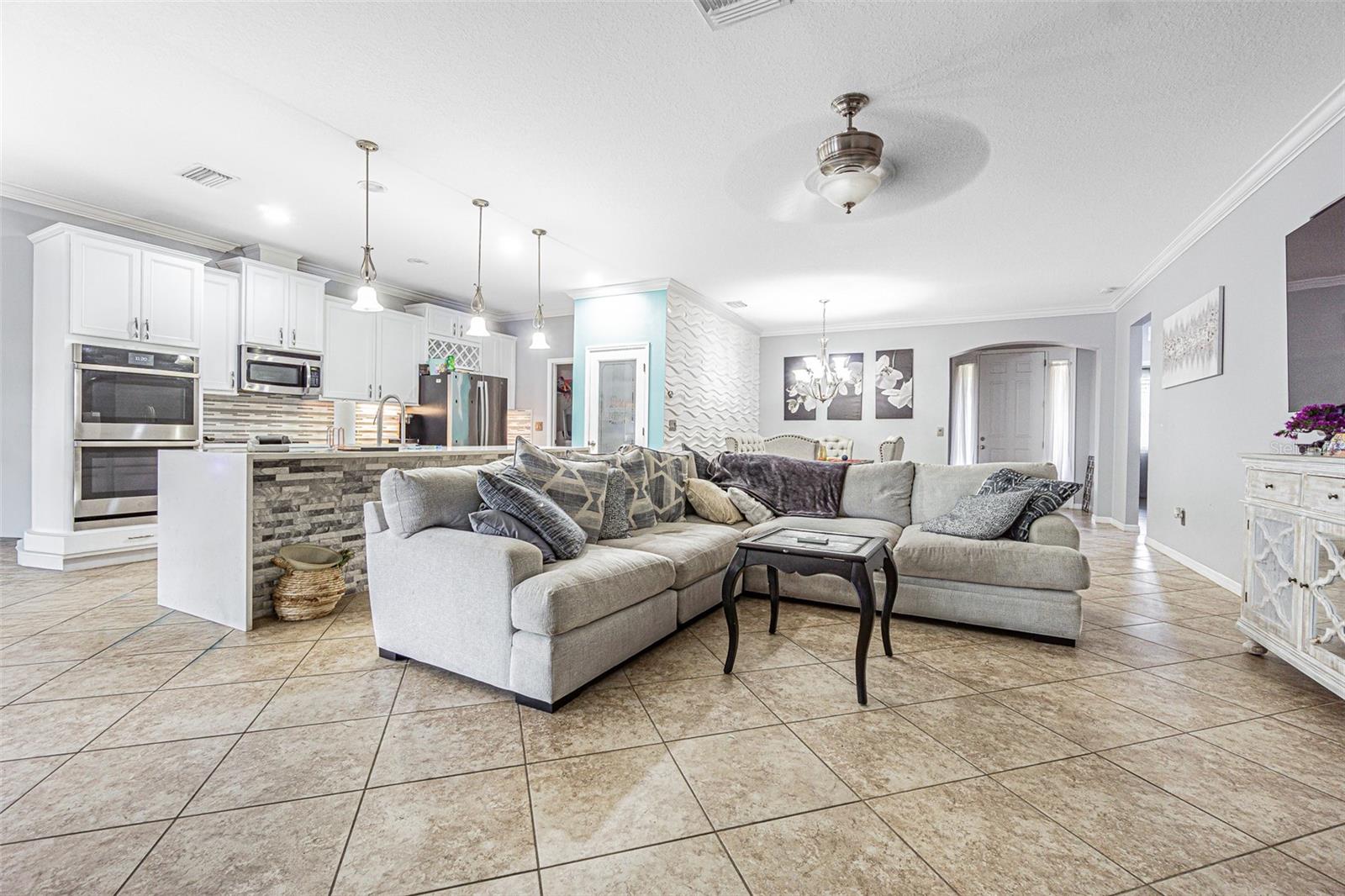 Listing photo id 3 for 10627 Scenic Hollow Drive