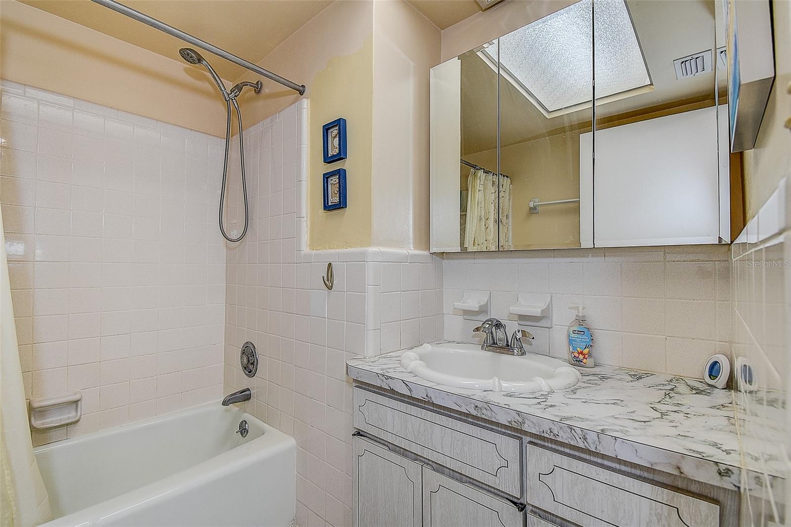 Image 18 of 29 For 6363 Gulf Winds Drive 327