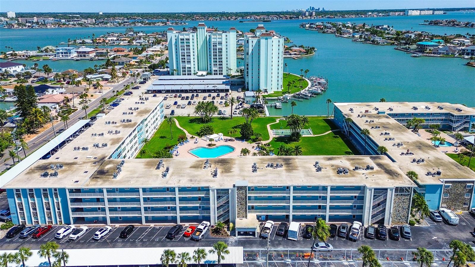 Image 23 of 29 For 6363 Gulf Winds Drive 327