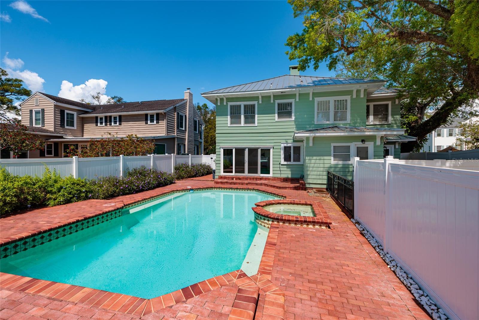 Image 12 of 46 For 756 17th Avenue Ne