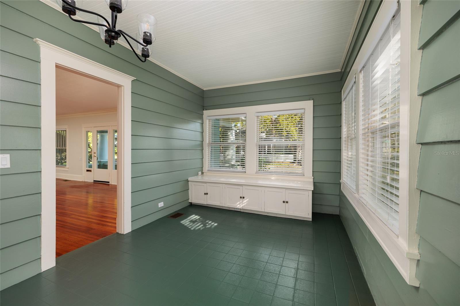 Image 13 of 46 For 756 17th Avenue Ne