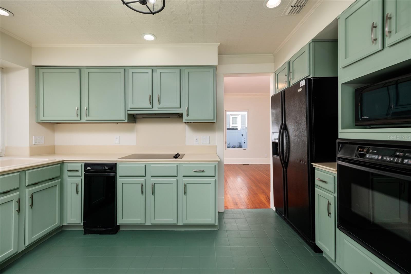 Image 16 of 46 For 756 17th Avenue Ne