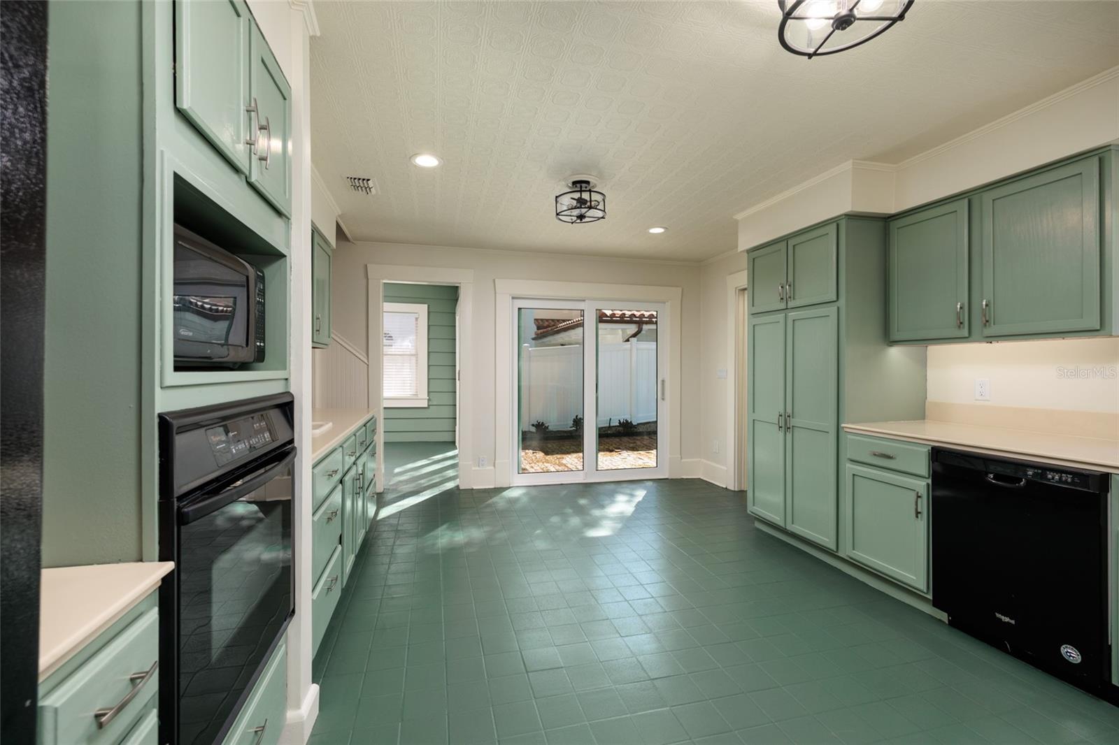 Image 18 of 46 For 756 17th Avenue Ne