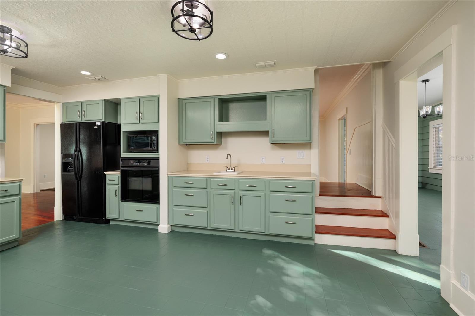 Image 19 of 46 For 756 17th Avenue Ne