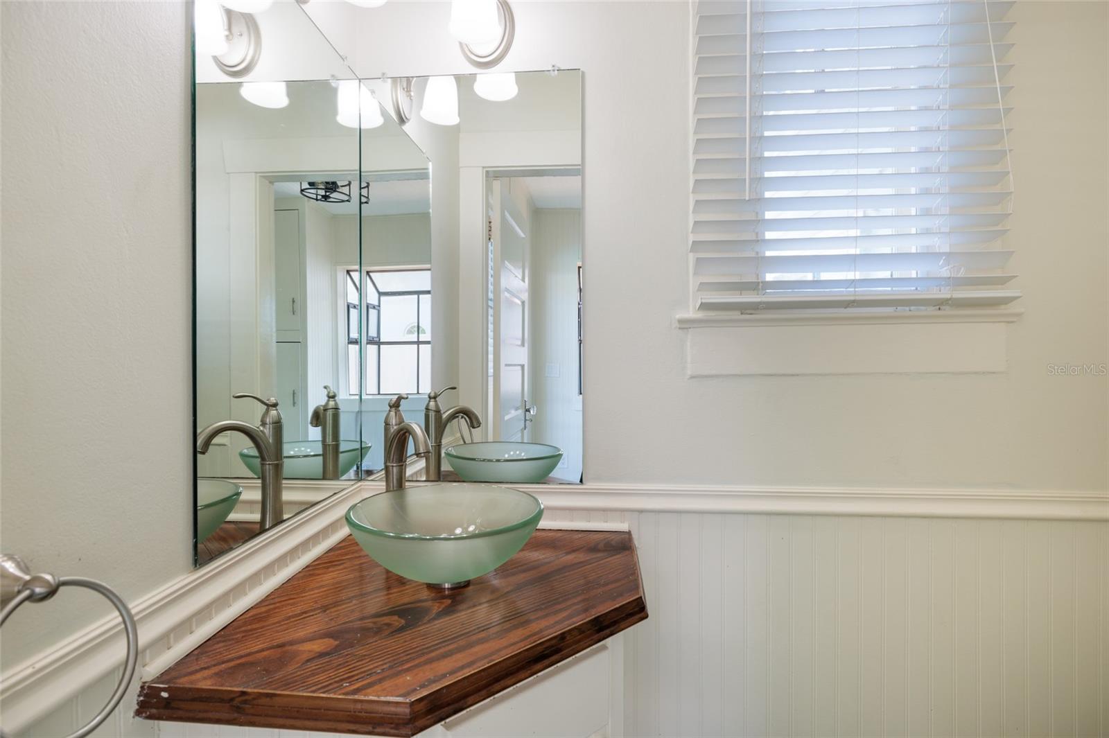 Image 20 of 46 For 756 17th Avenue Ne