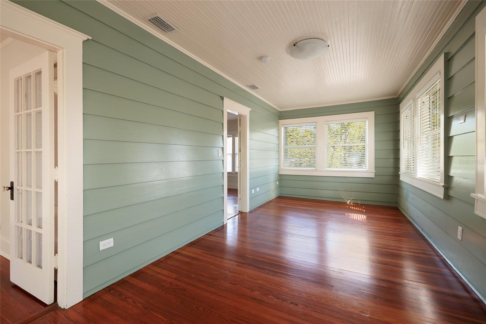 Image 27 of 46 For 756 17th Avenue Ne