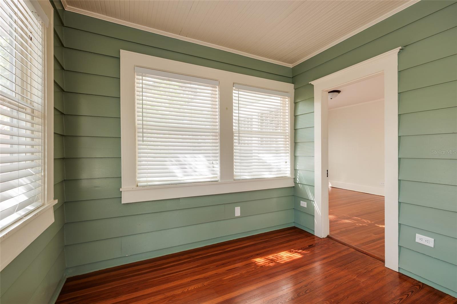 Image 29 of 46 For 756 17th Avenue Ne