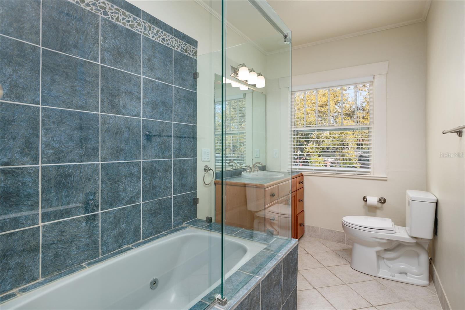 Image 30 of 46 For 756 17th Avenue Ne