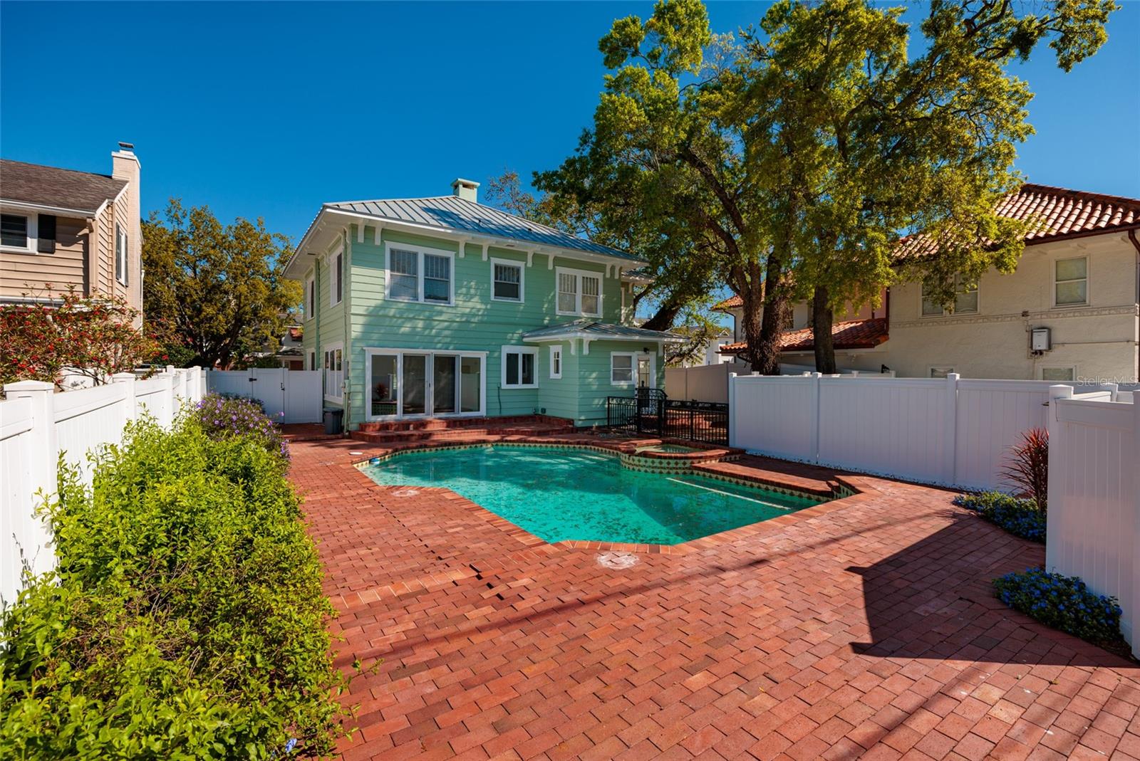 Image 34 of 46 For 756 17th Avenue Ne